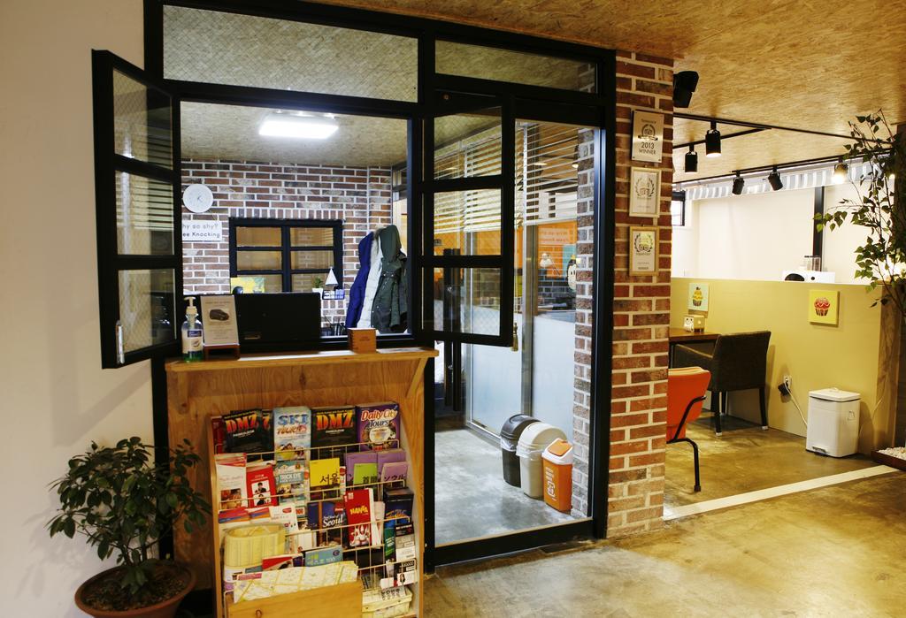 סיאול Lee & No Guesthouse Hongdae מראה חיצוני תמונה