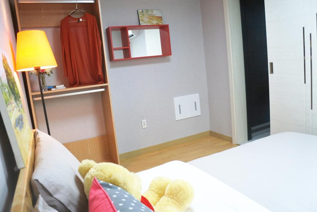 סיאול Lee & No Guesthouse Hongdae מראה חיצוני תמונה