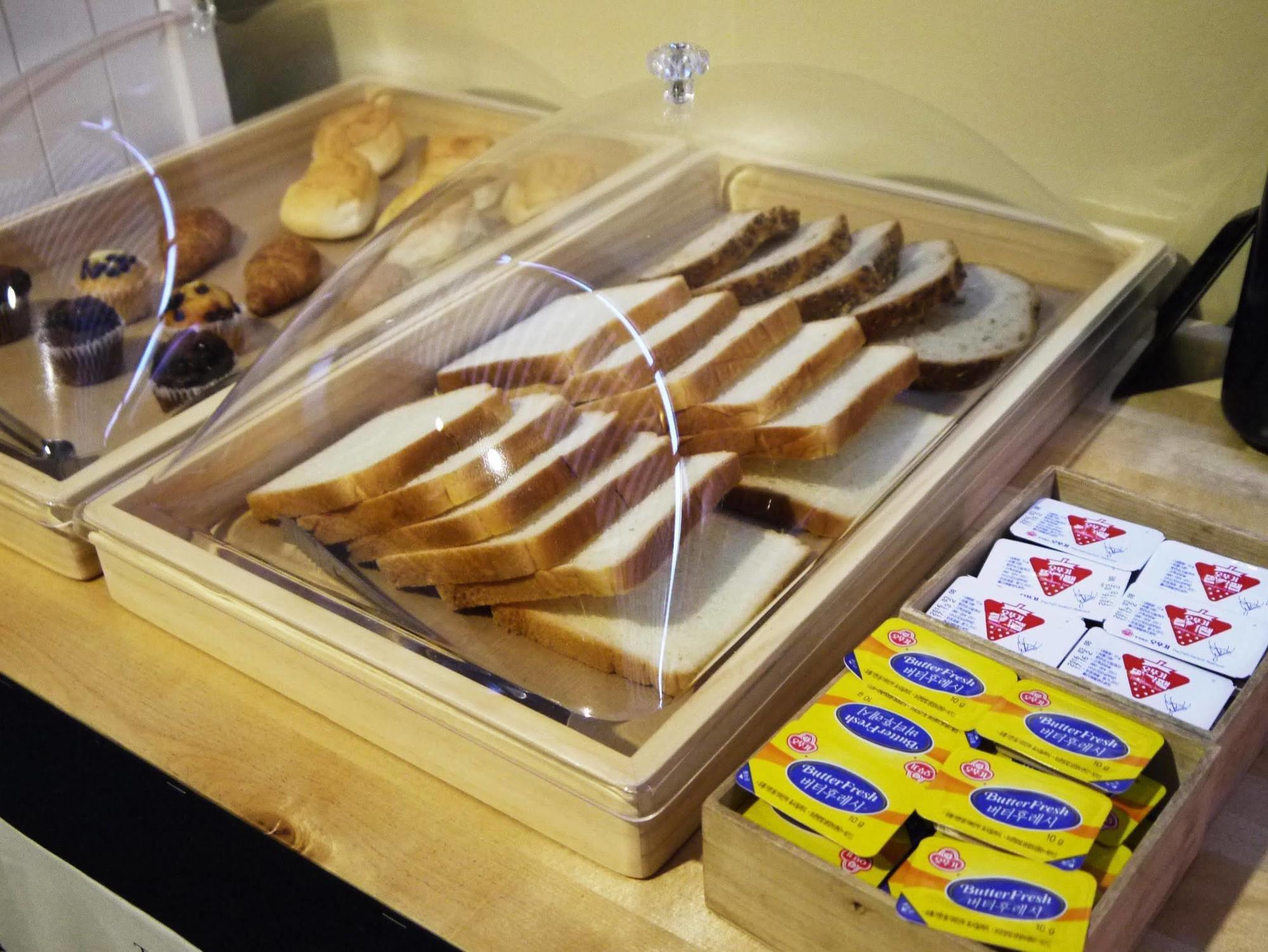 סיאול Lee & No Guesthouse Hongdae מראה חיצוני תמונה