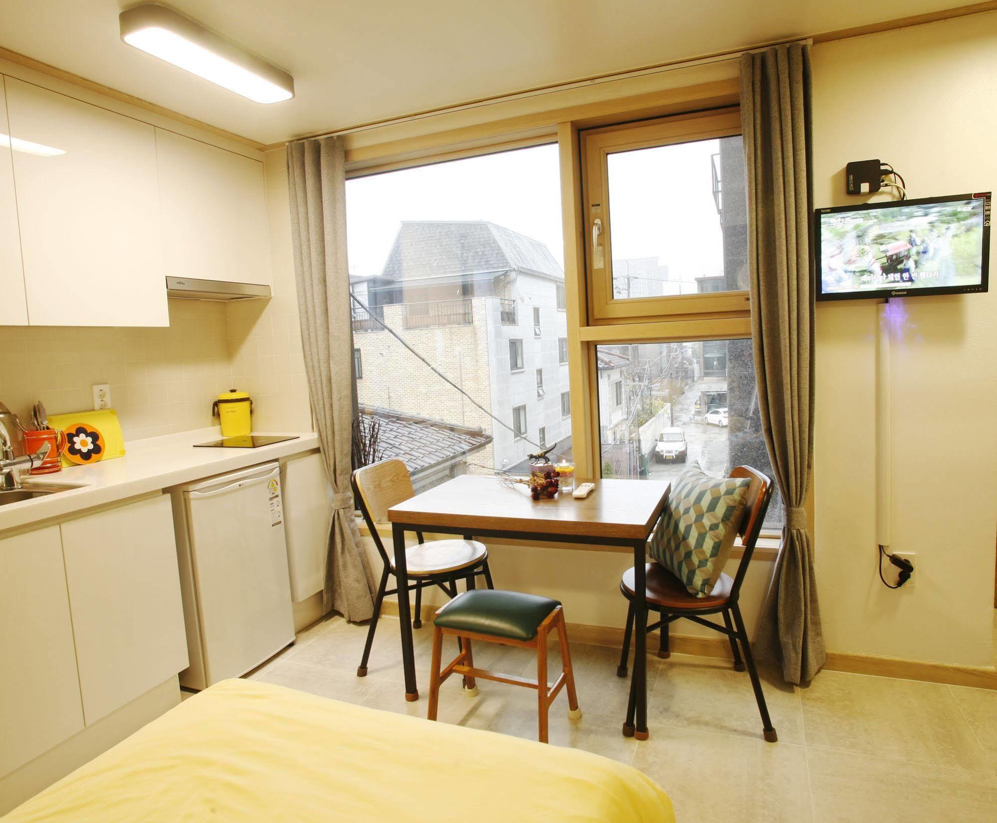סיאול Lee & No Guesthouse Hongdae מראה חיצוני תמונה