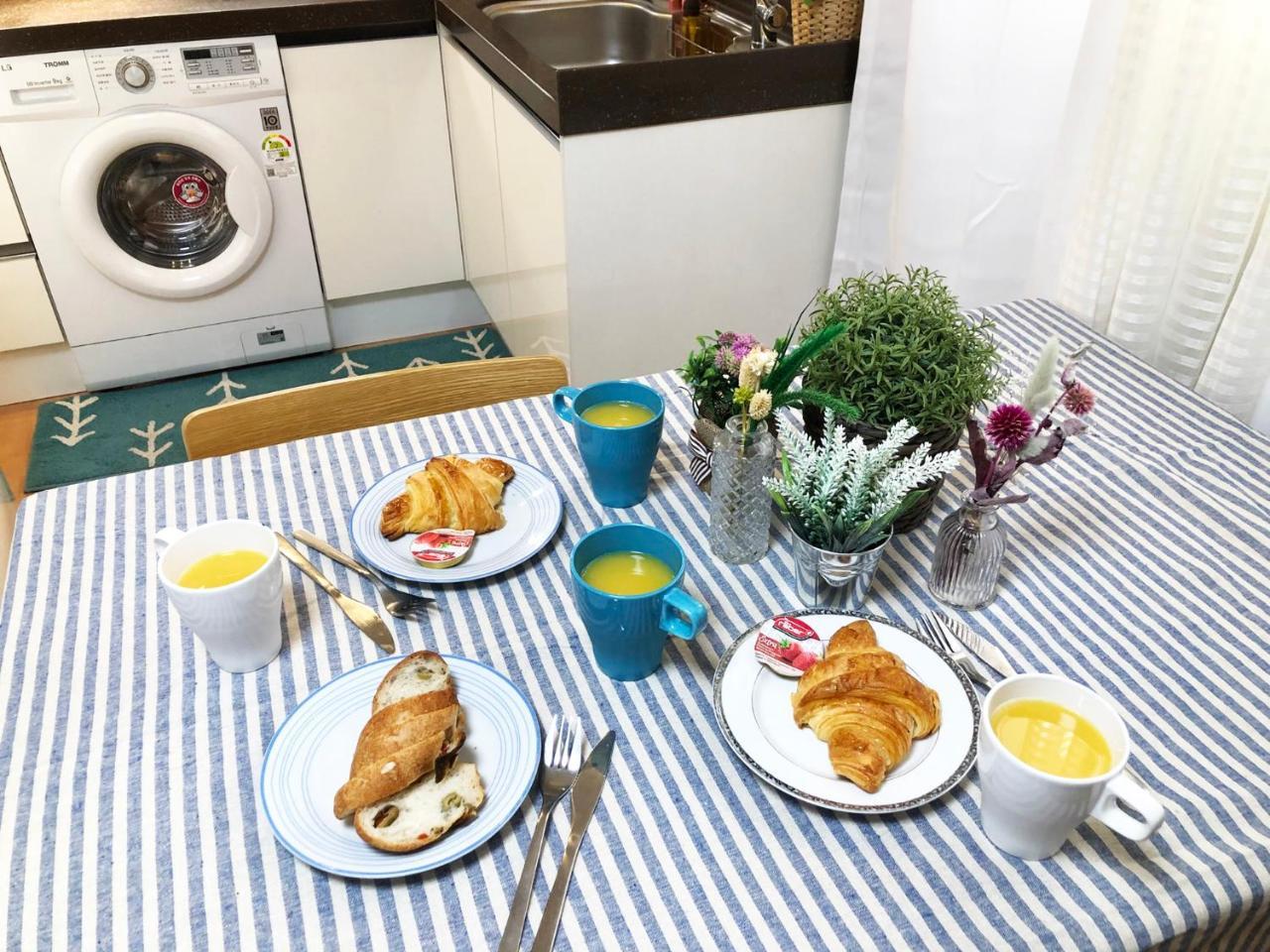 סיאול Lee & No Guesthouse Hongdae מראה חיצוני תמונה