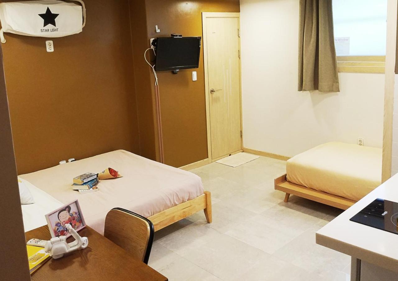 סיאול Lee & No Guesthouse Hongdae מראה חיצוני תמונה